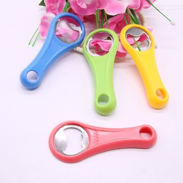 2元日用百货批发 塑料啤酒开瓶器的市场价值与经营策略